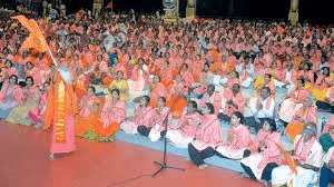 Devotees chanting the Hanuman Chalisa during Hanuman Jayanti