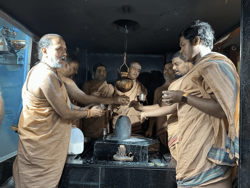 Devotees performing abhishekam on the Shiva Linga during Shivratri